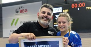 Lena Münch verabschiedet Trainer Mischa Herok mit diesem Bild.